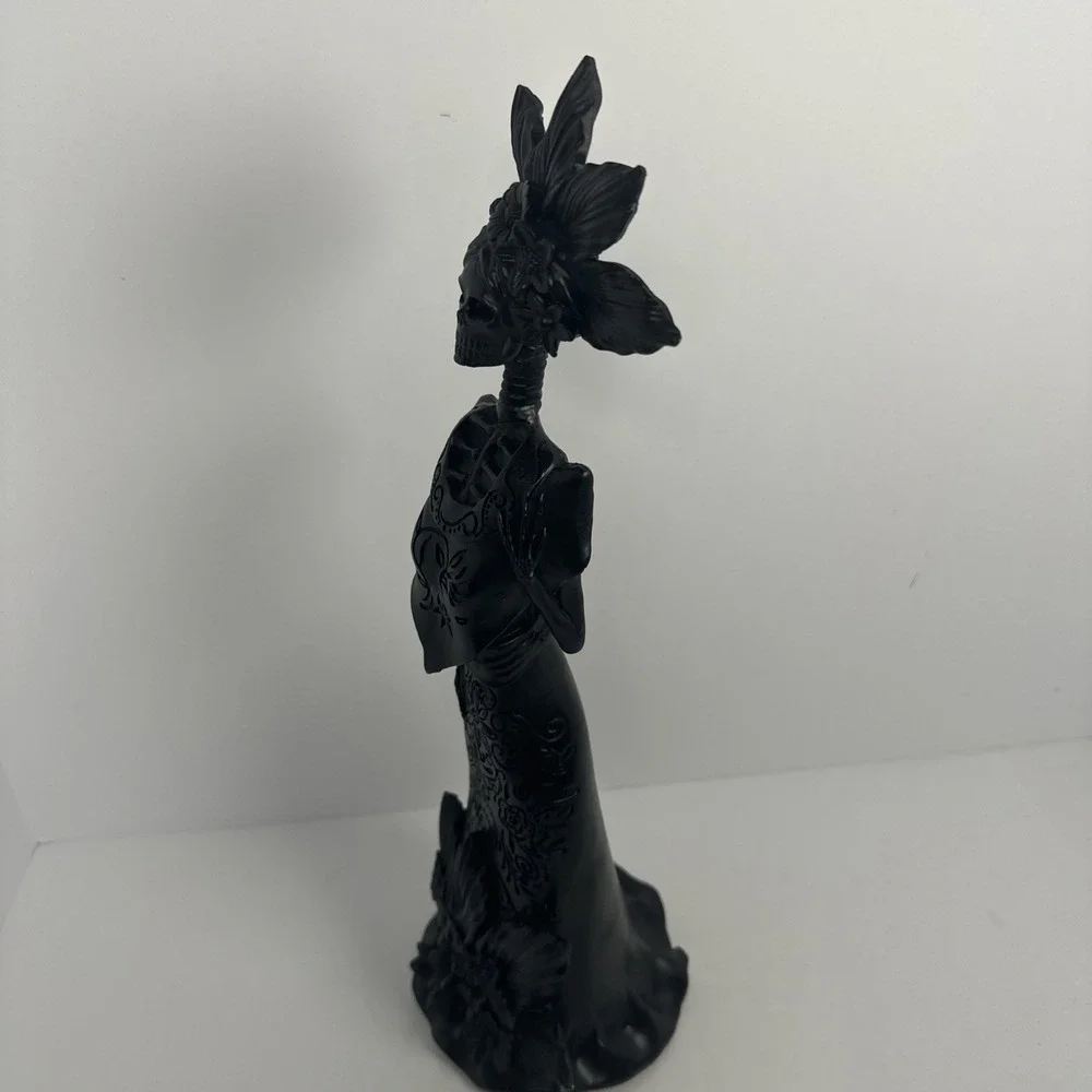 Black Floral‎ Skeleton Lady Statue Gothic Halloween Table Decor